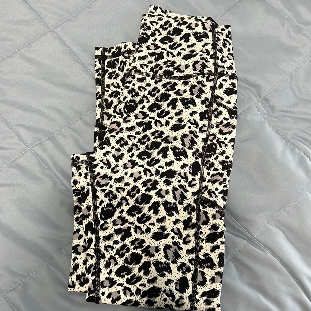 Zyia Active High-Rise Pocket Brilliant 7/8 Leggings I  Snow Leopard I Sz 8/10